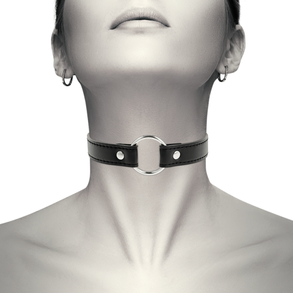 Collier BDSM Coquette Chic Desire avec sa fermeture à trois attaches