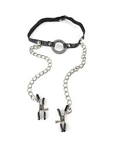 Fétiche gag fantastique avec pinces à seins