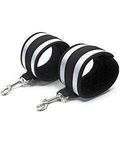 Menottes Grises Fétiches Poupées