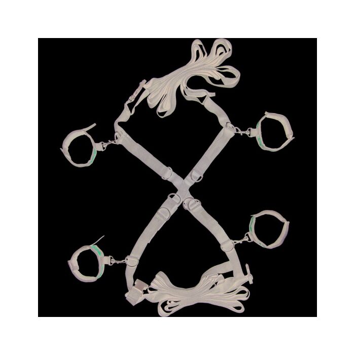 Manchettes au lit avec des menottes