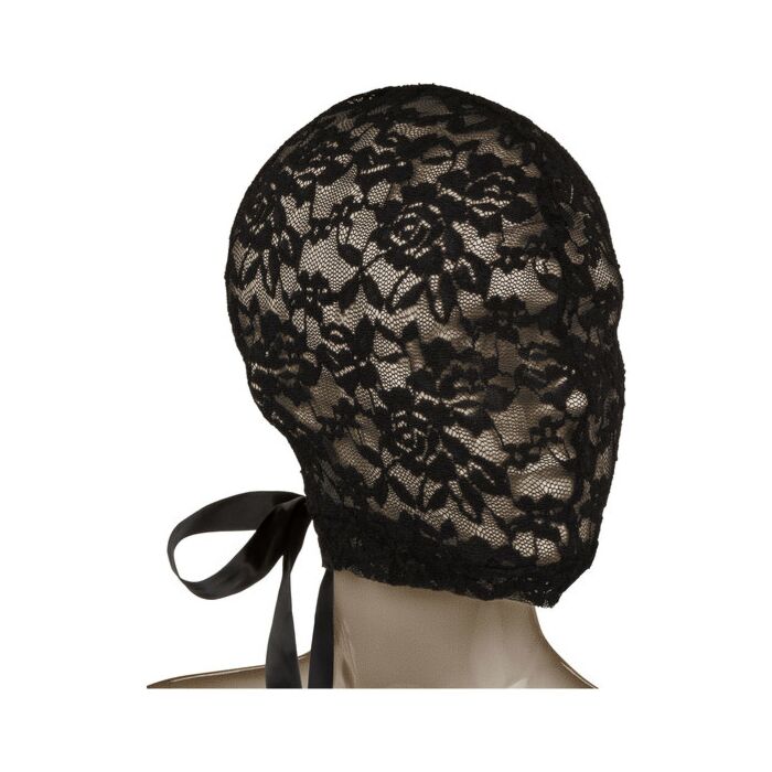 Masque en dentelle scandale