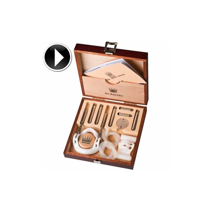 Jes-extender baigné dans l'agrandissement du pénis or